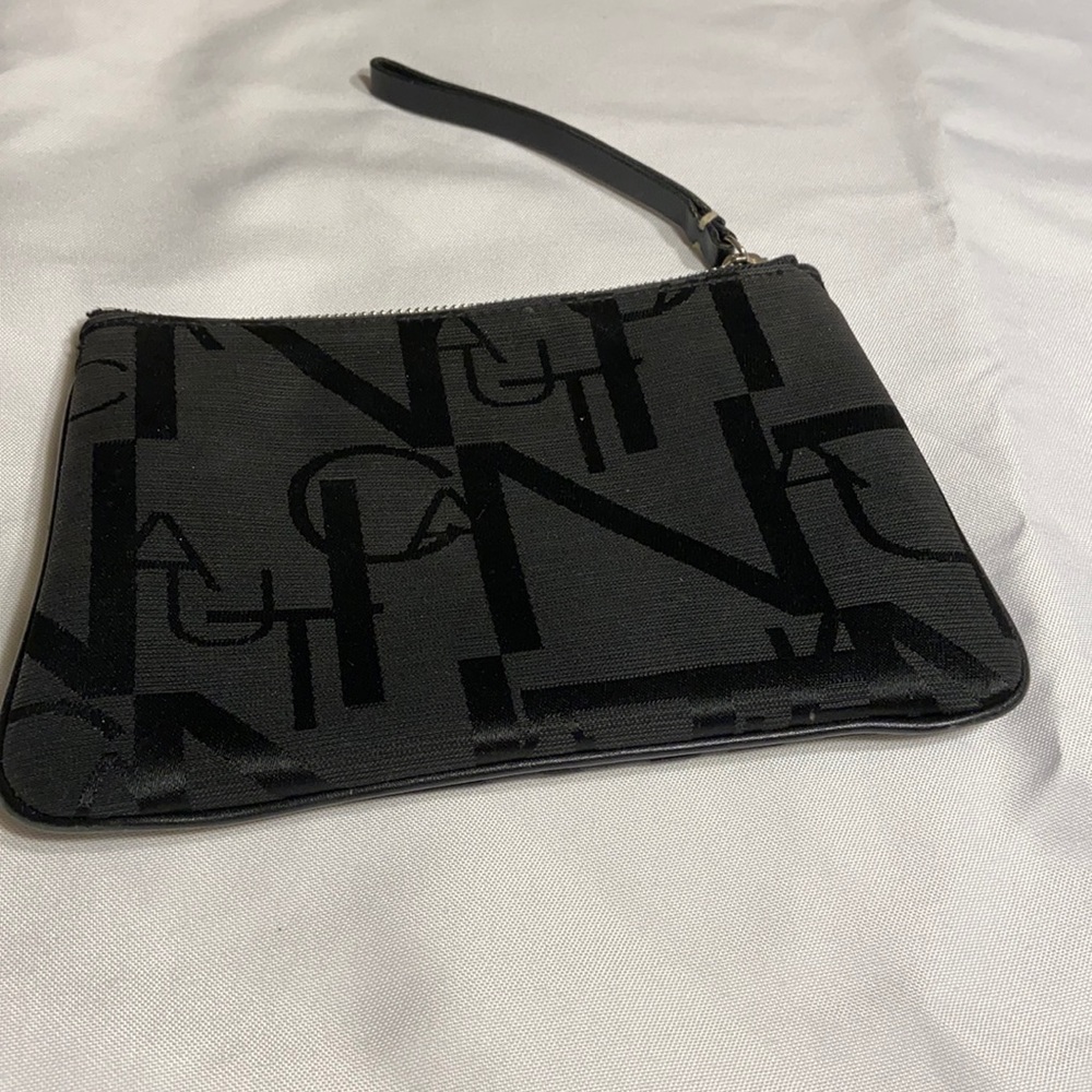 Nautica blackbwristlet black Naitica print